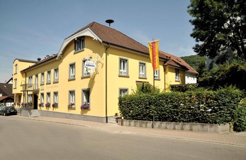 Inzlingen Apartment | Comfort Dreibettzimmer mit Dusche und WC