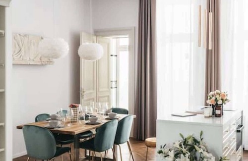 Stare Miasto Apartment | Comfort, elegance and art in heart of Old Town