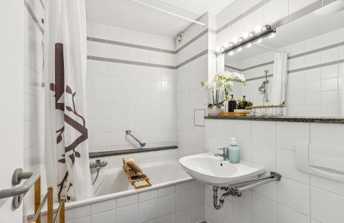 Neunkirchen Apartment | Comfort Family & Business Apartment in Neunkirchen - 2 SZ - Self-Check-in - WLAN 250 Mb - Parkplatz - Balkon - Badewanne - bis zu 5 Pers