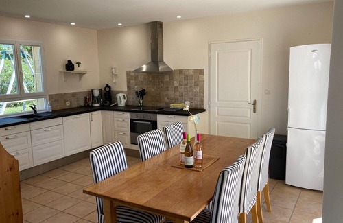 Montbrun-des-Corbieres Villa | Comfortable villa with jacuzzi