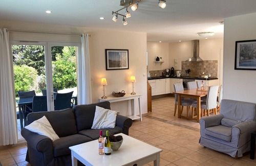 Montbrun-des-Corbieres Villa | Comfortable villa with jacuzzi