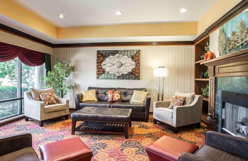 Valley Falls Hotel | Comfort Inn & Suites at I-85