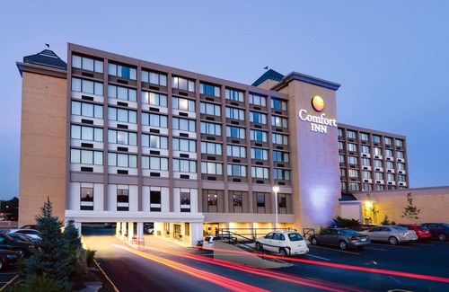 Downtown Des Moines Hotel | Comfort Inn & Suites Event Center