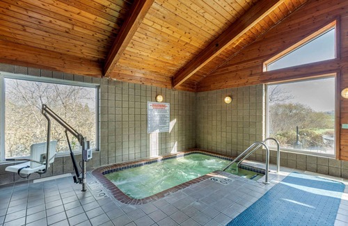 Jackson Hotel | Comfort Inn & Suites Jackson - West Bend