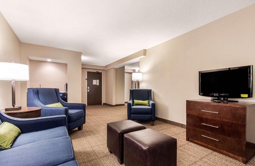South Central Omaha Hotel | Comfort Inn & Suites Omaha