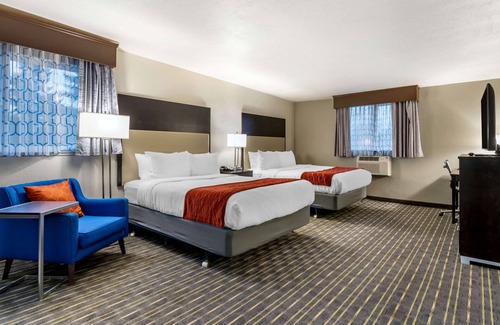 Greenburg Hotel | Comfort Inn & Suites Tigard near Washington Square