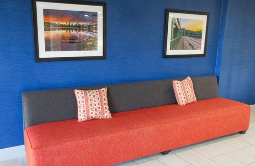 Greenburg Hotel | Comfort Inn & Suites Tigard near Washington Square