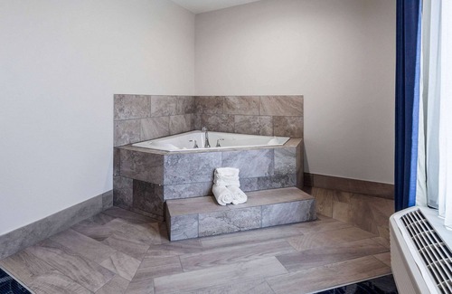 Central Oklahoma City Hotel | Comfort Inn & Suites Oklahoma City South I-35