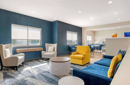 Kendallville Hotel | Comfort Inn