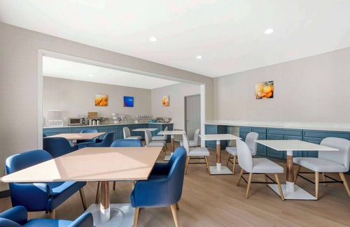 Kendallville Hotel | Comfort Inn