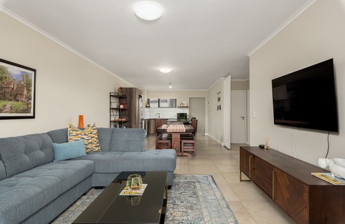 Century City Apartment | Comfort Living In Century City - Pool + Braai