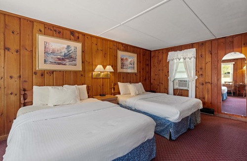 Littleton Hotel | Comfort Meets Charm - 2 Queen Beds