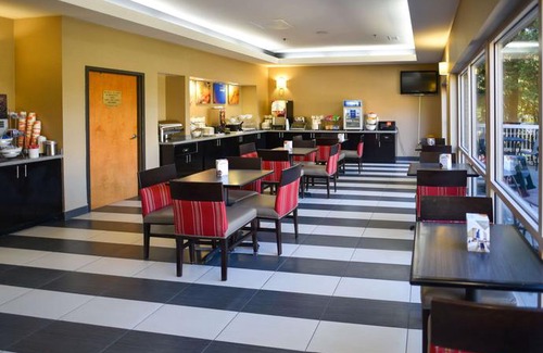 Salem Hotel | Comfort Suites Inn at Ridgewood Farm