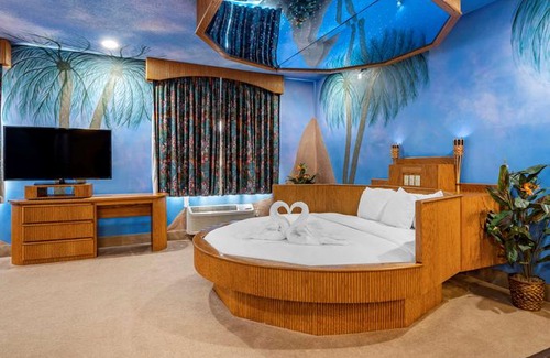 Elkhart Hotel | Comfort Suites North Elkhart