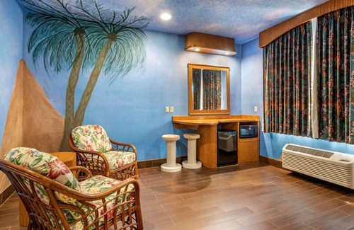 Elkhart Hotel | Comfort Suites North Elkhart