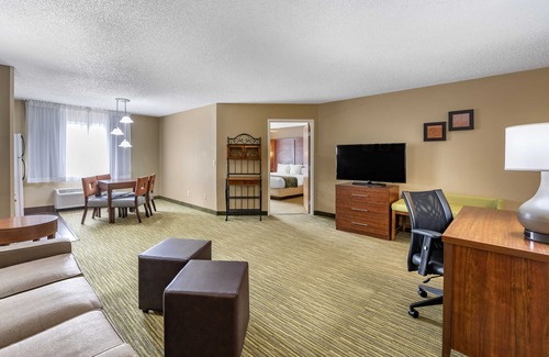 Elkhart Hotel | Comfort Suites North Elkhart