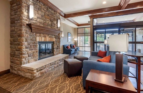 Oshkosh Hotel | Comfort Suites Oshkosh