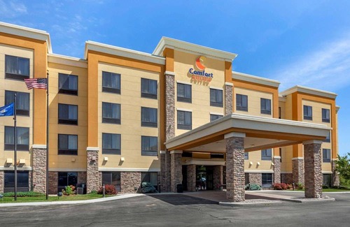 Oshkosh Hotel | Comfort Suites Oshkosh