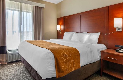 Oshkosh Hotel | Comfort Suites Oshkosh