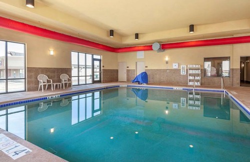 Oshkosh Hotel | Comfort Suites Oshkosh