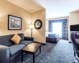 Pell City Hotel | Comfort Suites Pell City I-20 exit 158