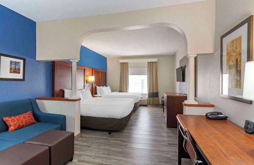 St. Charles Hotel | Comfort Suites St Charles - St Louis