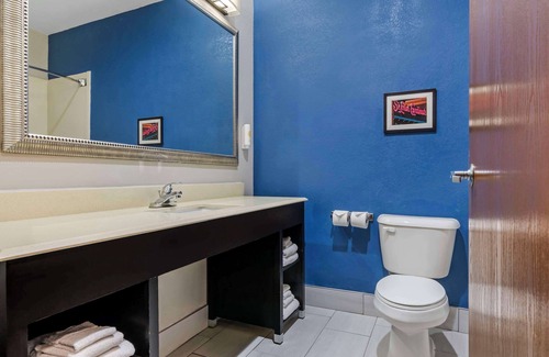 St. Charles Hotel | Comfort Suites St Charles - St Louis