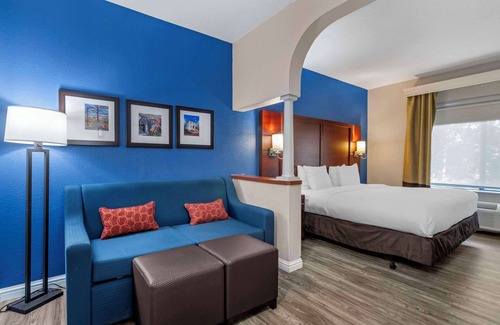 St. Charles Hotel | Comfort Suites St Charles - St Louis