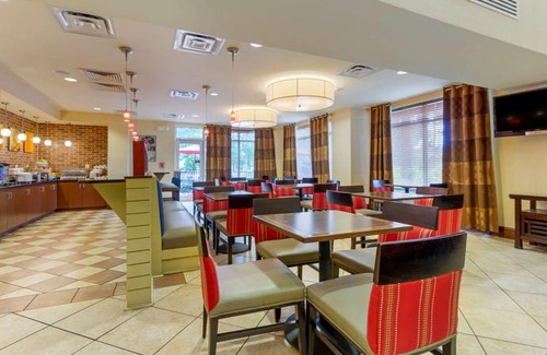 West Ashley Hotel | Comfort Suites West of the Ashley