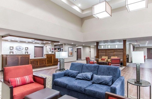 West Omaha Hotel | Comfort Suites West Omaha
