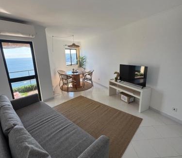 Santiago Apartment | Comfort Viewpoint Sesimbra - parking at center