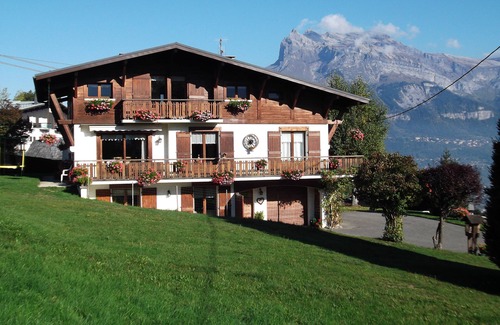 Saint-Gervais-les-Bains Apartment | Comfortable 61 m² apartment in chalet with Mont Blanc view