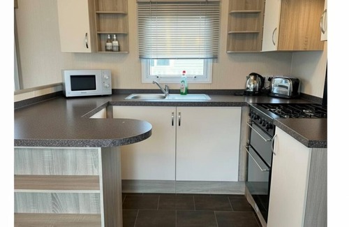 St Leonards-On-Sea Cabin | Comfortable 3-Bed Caravan - Combe Haven