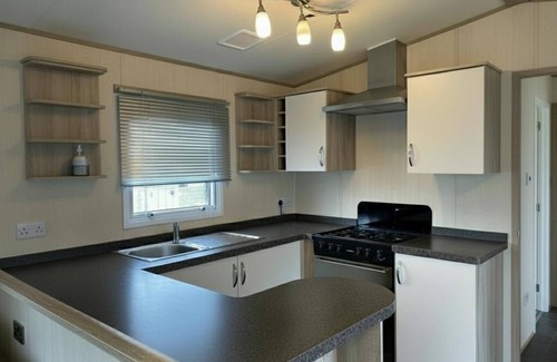 St Leonards-On-Sea Cabin | Comfortable 3-Bed Caravan - Combe Haven