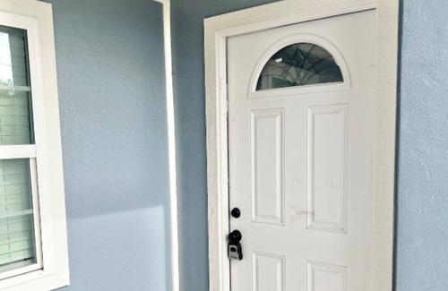 McAllen House | COMFORTABE, COZY, REMODELDED 2 BR, CENTRAL AC, DOWNTOWN MCALLEN, TX. 2ND/BUS 83.