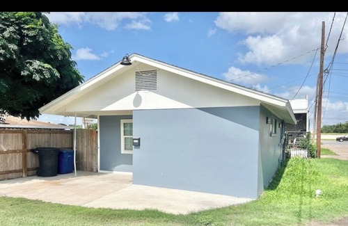 McAllen House | COMFORTABE, COZY, REMODELDED 2 BR, CENTRAL AC, DOWNTOWN MCALLEN, TX. 2ND/BUS 83.