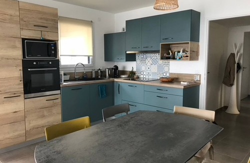 Publier Apartment | Comfortable 1-bedroom apartment near beach and lake with garage