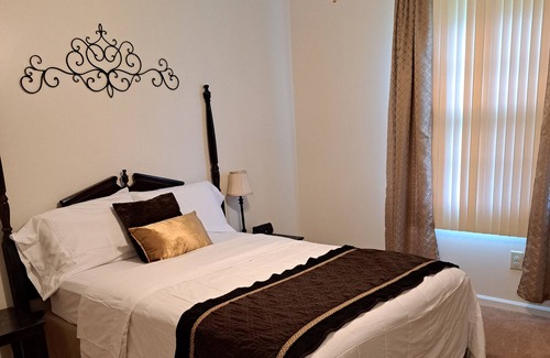 Jacksonville House | Comfortable 2 Bedroom Townhouse!