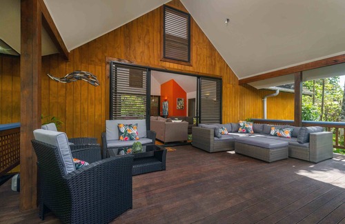 Muri Villa | Comfortable 2-Bedroom Villa surrounded by lush gardens