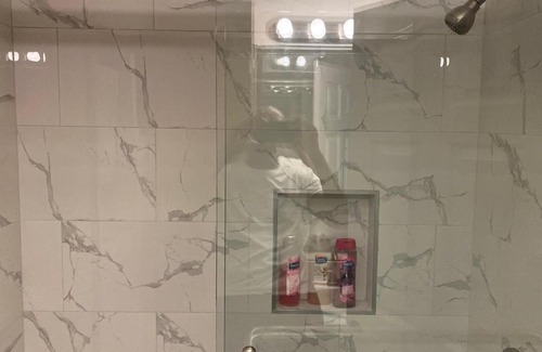 Lake Balboa Apartment | Comfortable 2bed/1bath unit near Universal Studio and Hollywood sleep 4