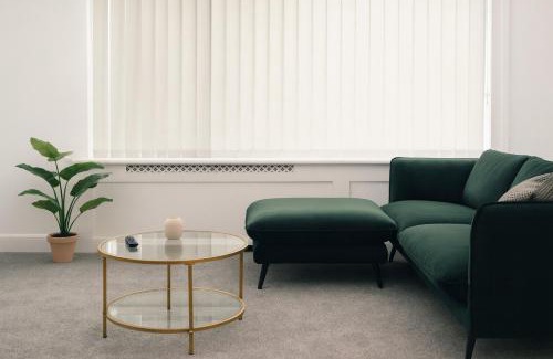 Winchester Apartment | Comfortable 3 bed in Winchester - Parking