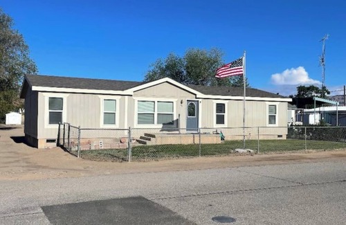 Green River House | Comfortable 3-bedroom family friendly home with WiFi, AC in Green River.