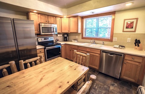Estes Park Ski Chalet | Comfortable 3 bedroom with Personal Hot tub on deck