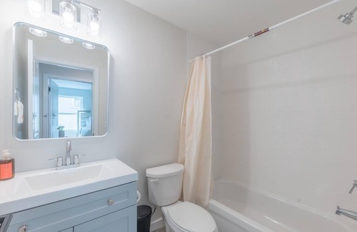 Lower Vailsburg Apartment | Comfortable 3BR/2BA Home , 2 Units in One+ Great for Family Trips +Free Parking