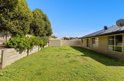 Mount Gambier House | Comfortable 4-Bedroom Home with Backyard Escape