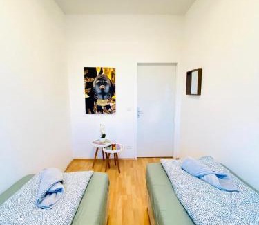 Liesing Apartment | Comfortable 5BR Apt Well Connected Location