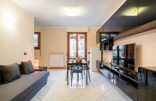 Isolotto Apartment | Comfortable 65 sqm apartment, with modern furnishings, able to accommodate up to 5 people, located on the 3rd floor of a building with a lift. The property is located in Ponte alla Vittoria area, a few minutes on foot from the Cascine Park, and constitut