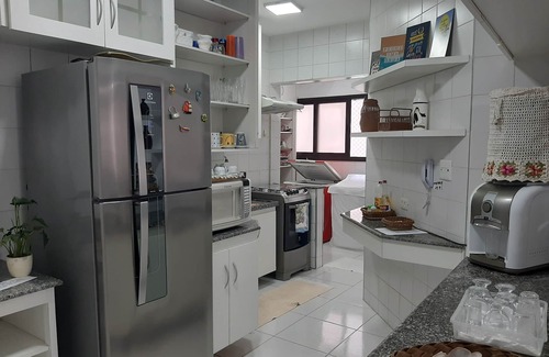 Pitangueiras Apartment | Comfortable, air cond. and tv in the 3 bedrooms. and living room, NET, WIFI, 2 GAR., 200 mts from the sea