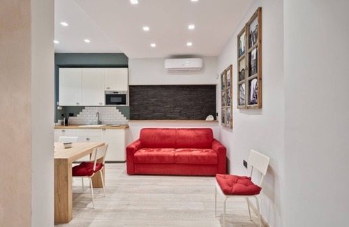 Barriera di Milano Apartment | Comfortable and cozy apartment full of design details that can accommodate up to 6 people! Located at Porta Palazzo area, a multi-ethnic neighborhood and set of the oldest flea market in Italy, the historic Balon on Saturday morning. Torino-Dora train st