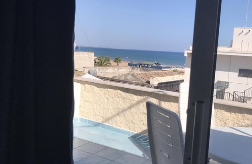 Pozzallo House | Comfortable and well-furnished single-family house facing the sea, 8/10 beds